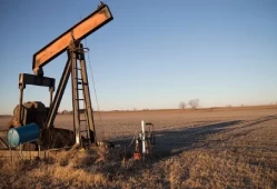 美油周三收高 对伊朗石油制裁与OPEC减产预期提振油价
